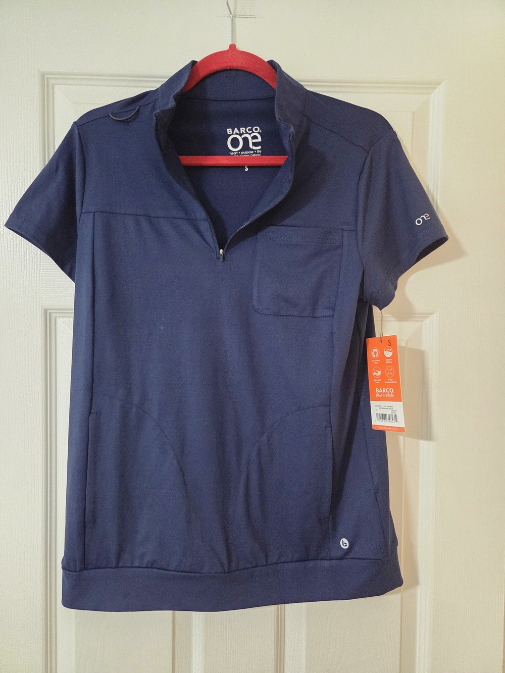 NWT Barco One Navy Blue Scrub Top with Zip Neck & 3 Pockets. Uniform Medical. S